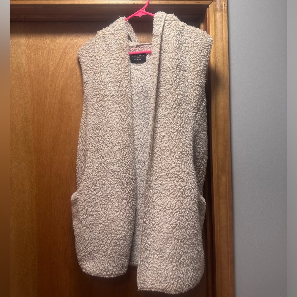 Love tree fleece vest, Large